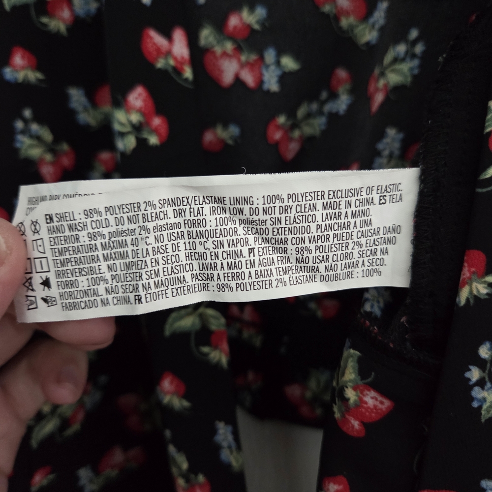 (Bundle Me!) NWOT Forever 21+ Black Strawberry Tie-Front Blouse- Size 2x - Picture 4 of 4